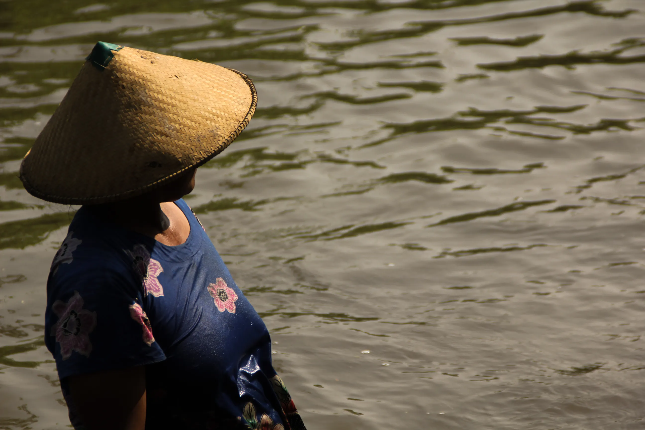 Gunny sack and the precarious workers behind the circular economy